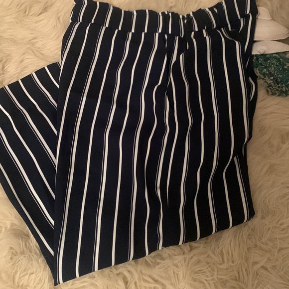 H&M Wide-legged Cropped Pants - Picture 2 of 2